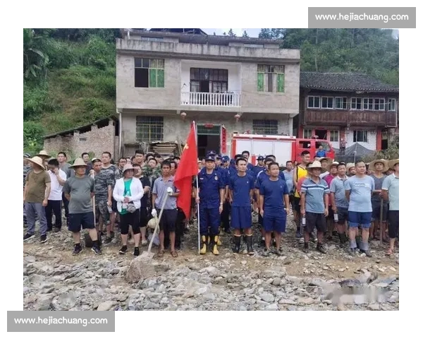洪水中的生命托举:榕江消防员用身躯筑起 “避风港” 洪水中的生命托举:榕江消防员用身躯筑起 “避风港”