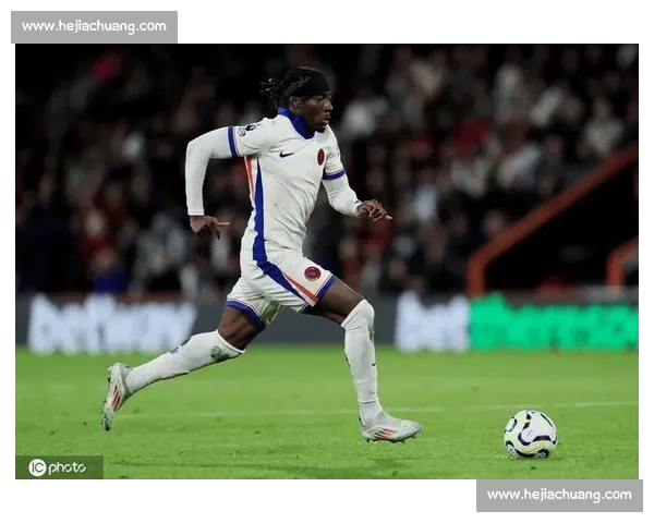 马杜埃凯 GQ 大片曝光!切尔西边锋化身巴黎世家型男 马杜埃凯 GQ 大片曝光!切尔西边锋化身巴黎世家型男